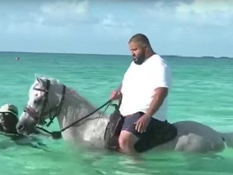 DJ Khaled na koniu