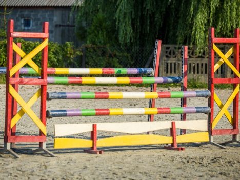 skakanie przeszkód typu triplebar